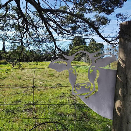 1X Art Hanging Metal Peeping Cow Ornaments Garden Adornment Home Decor