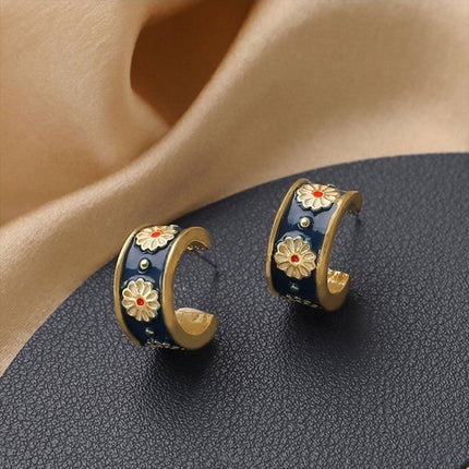 Vintage C Shaped Small Daisy Earrings Elegant Jewelry for Women Fashion Gift