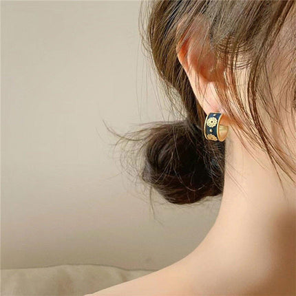 Vintage C Shaped Small Daisy Earrings Elegant Jewelry for Women Fashion Gift
