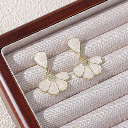 Flower Shape Stud Earrings Cute Sweet Design Fashion Jewelry Gift for Women