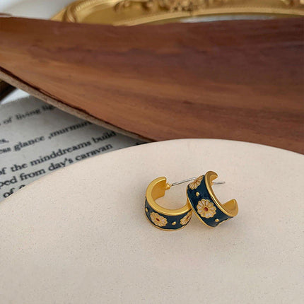 Vintage C Shaped Small Daisy Earrings Elegant Jewelry for Women Fashion Gift