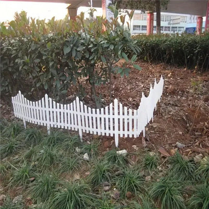 12pcs White Plastic Garden Fence Decorative Outdoor Landscaping Edging Barrier
