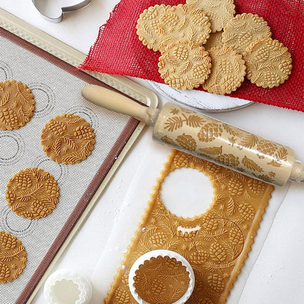 Christmas Wooden Rolling Pin Engraved Pine Cone Leaf Pattern Baking Embossed