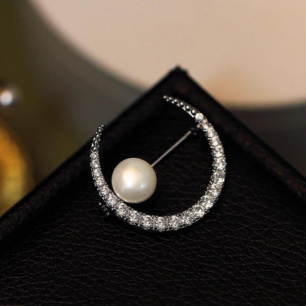 Natural Light 6A Freshwater Pearl Curved Crescent Brooch Autumn And Winter Temperament Pin
