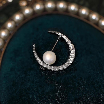 Natural Light 6A Freshwater Pearl Curved Crescent Brooch Autumn And Winter Temperament Pin
