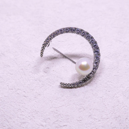 Natural Light 6A Freshwater Pearl Curved Crescent Brooch Autumn And Winter Temperament Pin