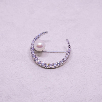 Natural Light 6A Freshwater Pearl Curved Crescent Brooch Autumn And Winter Temperament Pin