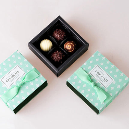 200pcs Valentines Day Paper Chocolate Trays Foldable Dessert Packaging Gift