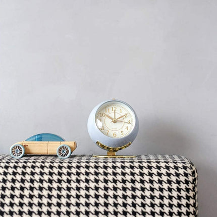 Creative Silent Battery Operated Desk Alarm Clock with Noctilucent For Bedroom