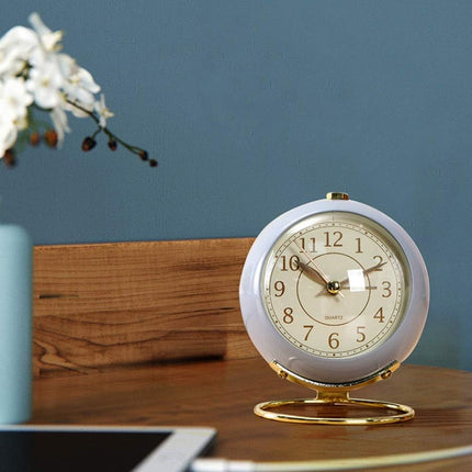 Creative Silent Battery Operated Desk Alarm Clock with Noctilucent For Bedroom