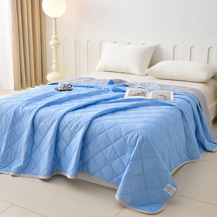 Cooling Summer Quilt 180 x 200cm Ice Silk Solid Colour Lightweight Comforter