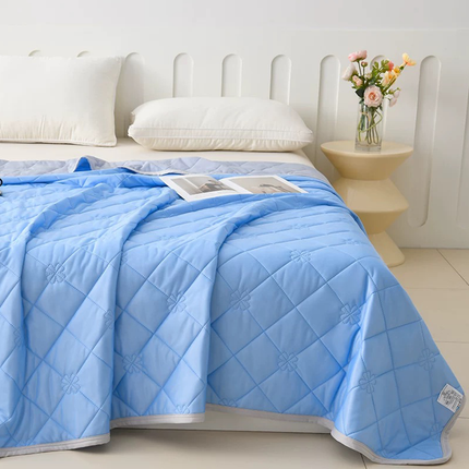 Cooling Summer Quilt 180 x 200cm Ice Silk Solid Colour Lightweight Comforter