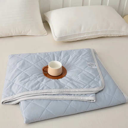 Cooling Summer Quilt 180 x 200cm Ice Silk Solid Colour Lightweight Comforter