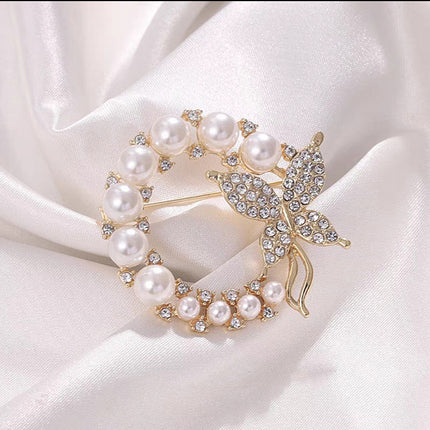 Pearl Butterfly Brooch Pin Round Crystal Wreath Gold Tone Fashion Pin