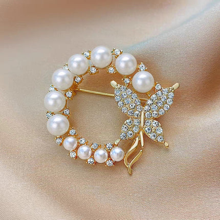 Pearl Butterfly Brooch Pin Round Crystal Wreath Gold Tone Fashion Pin