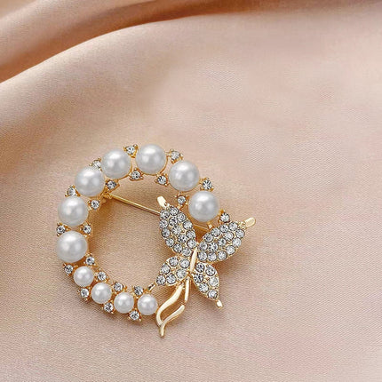 Pearl Butterfly Brooch Pin Round Crystal Wreath Gold Tone Fashion Pin