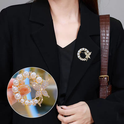 Pearl Butterfly Brooch Pin Round Crystal Wreath Gold Tone Fashion Pin