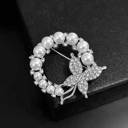 Pearl Butterfly Brooch Pin Round Crystal Wreath Gold Tone Fashion Pin