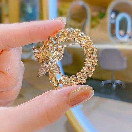 Pearl Butterfly Brooch Pin Round Crystal Wreath Gold Tone Fashion Pin