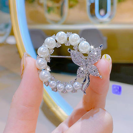 Pearl Butterfly Brooch Pin Round Crystal Wreath Gold Tone Fashion Pin