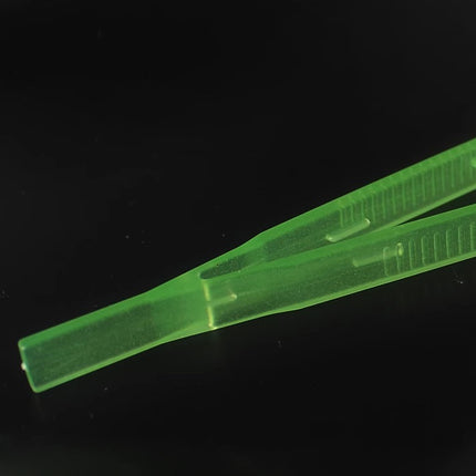 18cm Plastic Luminous Tweezer Feeding Tongs Straight for Reptile Feeder White