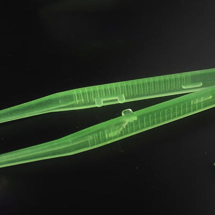 18cm Plastic Luminous Tweezer Feeding Tongs Straight for Reptile Feeder White