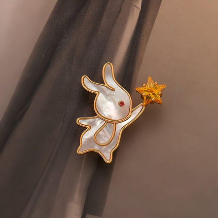 Fashion Unique Shell Rabbit Brooch for Women Versatile Star Accessory Jewelry