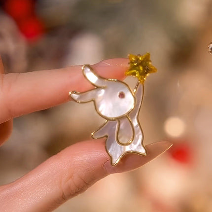 Fashion Unique Shell Rabbit Brooch for Women Versatile Star Accessory Jewelry
