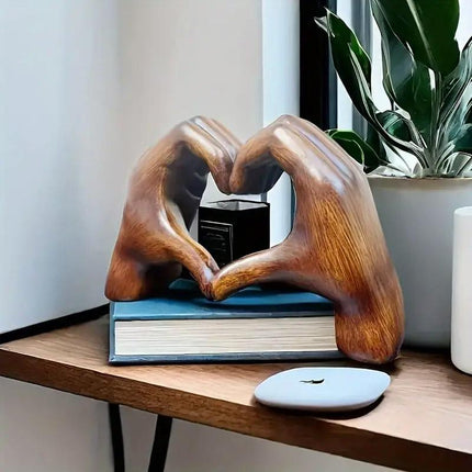 Heart Shaped Resin Statue Decorative Ornament for Living Room Desktop Home Decor