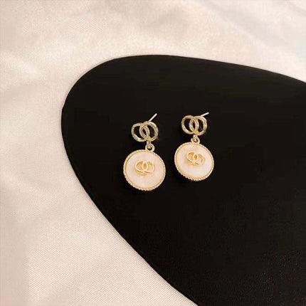 French Retro Vintage Pearl Earrings Hollow Circle High-end Needle Design