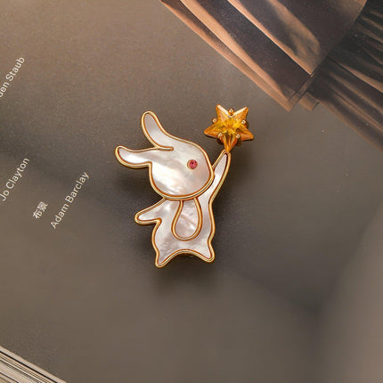 Fashion Unique Shell Rabbit Brooch for Women Versatile Star Accessory Jewelry