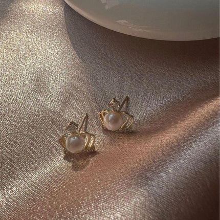 Luxury Crown Imitation Pearl Earrings 5-6mm Needle Studs Elegant Fashion Jewelry