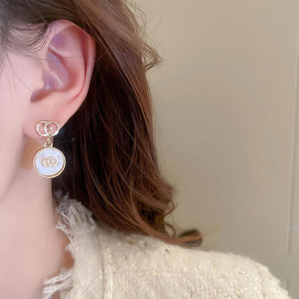 French Retro Vintage Pearl Earrings Hollow Circle High-end Needle Design