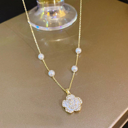 Golden Flower Pearl Necklace Elegant Jewelry for Women Fashion Gift Accessory