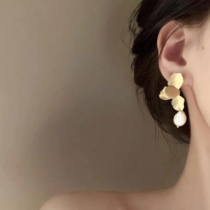 Gold Flower Long Earrings Vintage Elegant Fashion Jewelry for Women Chic Gift