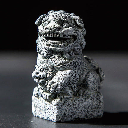 1Pair Elegant Resin Lion Statues Creative Home Decor Coffee Table Ornament Small