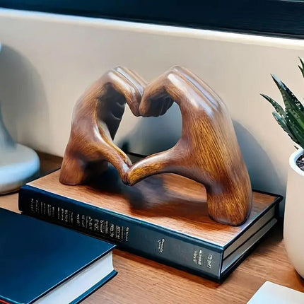 Heart Shaped Resin Statue Decorative Ornament for Living Room Desktop Home Decor