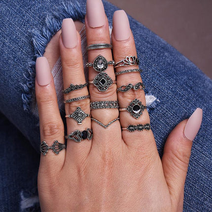 Elegant 15-Piece Boho Vintage Crystal Knuckle Ring Set Display