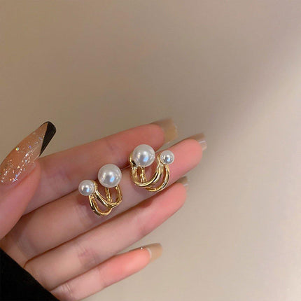 Vintage Pearl Earrings Studs Elegant Jewelry for Women Classic Fashion Accessory