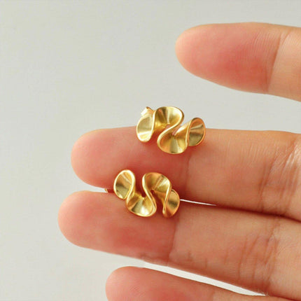 Small Premium Touch Earrings Stud Simple Elegant Design Fashion Jewelry