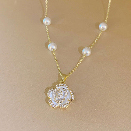 Golden Flower Pearl Necklace Elegant Jewelry for Women Fashion Gift Accessory
