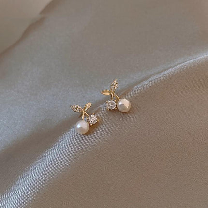 Elegant Pearl and Zircon Crystal Earrings