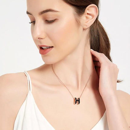 High version clavicle chain H enamel letter POP necklace women's oval rose gold pendant jewelry factory wholesale