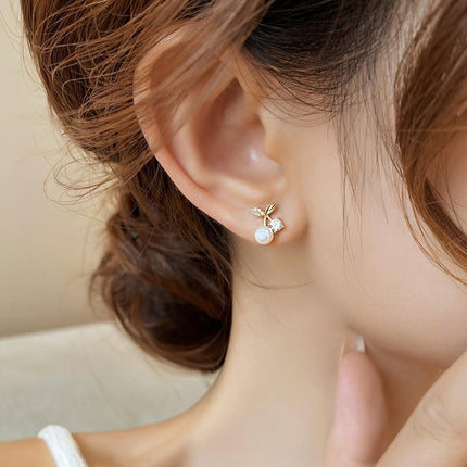 Elegant Pearl and Zircon Crystal Earrings