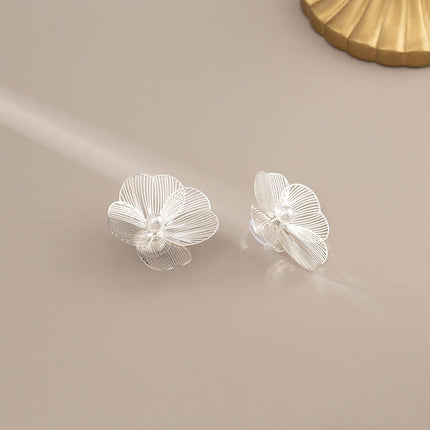 Exaggerated Large Flower pearl Earrings Women Fashion Jewelry Charming Ear Stud