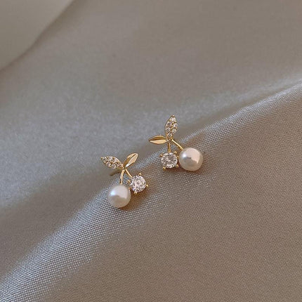 Elegant Pearl and Zircon Crystal Earrings