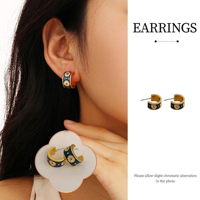 Vintage C Shaped Small Daisy Earrings Elegant Jewelry for Women Fashion Gift