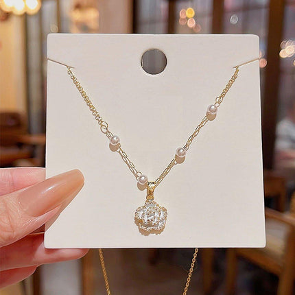Golden Flower Pearl Necklace Elegant Jewelry for Women Fashion Gift Accessory