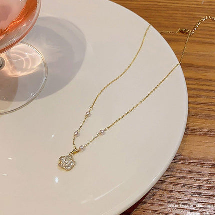Golden Flower Pearl Necklace Elegant Jewelry for Women Fashion Gift Accessory
