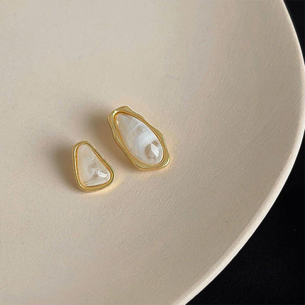 Vintage Acrylic Stud Earrings Fashion Jewelry for Women and Girls Retro Style